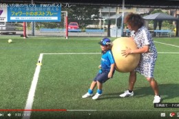 フォワードのポストプレー<背負い方・体の当て方>