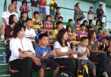 子供達の声援に応え高槻松原FC勝利!