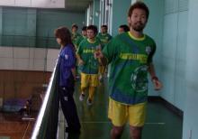 試合前はアップ。